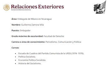 La ficha curricular difundida por la Secretaría de Relaciones Exteriores ubica su formación entre 1974 y 1976 y consigna cursos de política, economía e historia del socialismo en documentos con membrete oficial de la dependencia