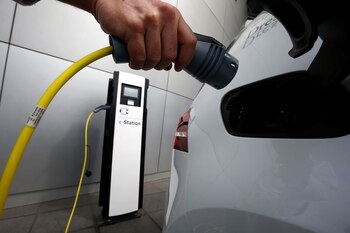 Una infraestructura de lugares de recarga es clave para la viabilidad de una industria de electromovilidad
REUTERS/Fabrizio Bensch