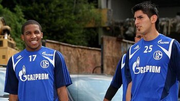 Carlos Zambrano y Jefferson Farfán jugaron juntos en el Schalke 04 en los años entre los años 2008 y 2010.