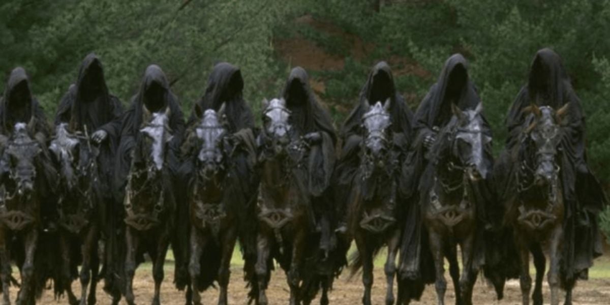 El detalle del Ojo de Sauron refuerza visualmente la relación de subordinación entre los Nazgul y su amo en la dirección de Peter Jackson (Captura/YouTube)