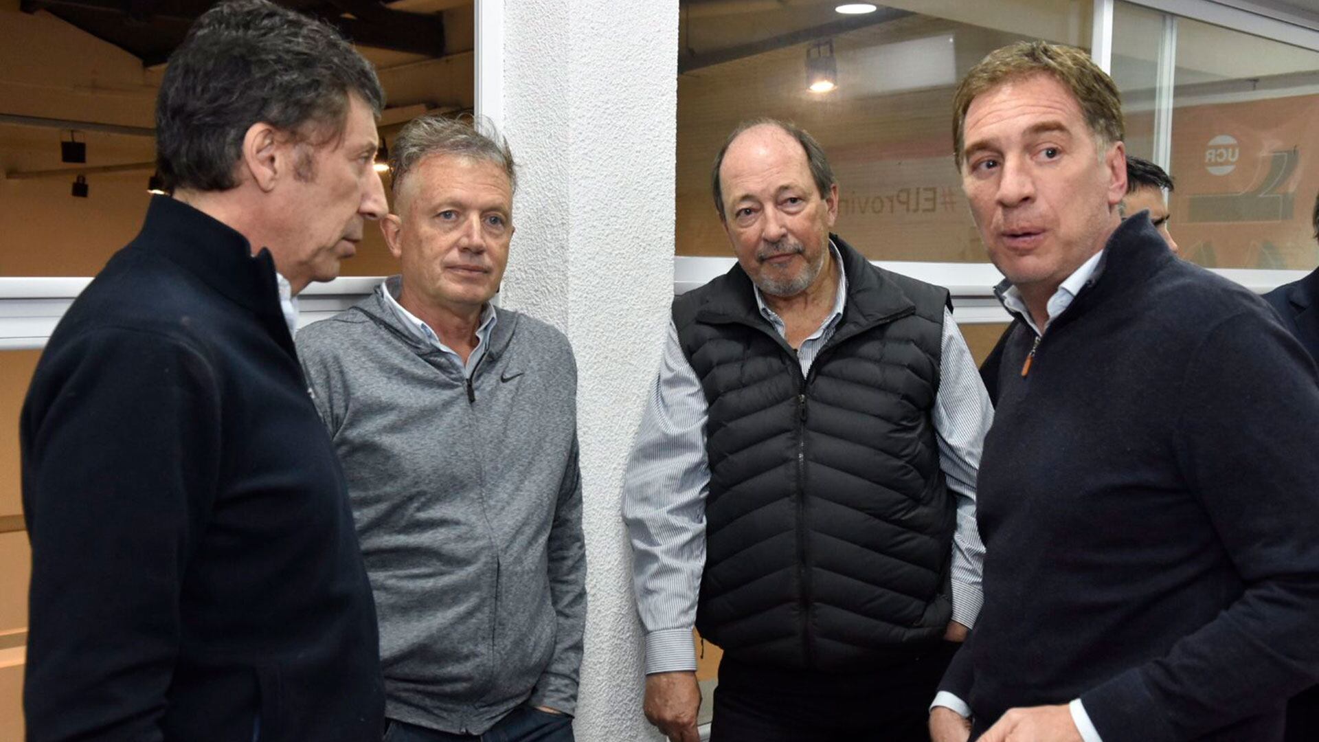 Emilio Monzó y Diego Santilli en uno de los asados que organizó Maximiliano Abad en el Comité Provincia durante el 2023. También habían participado referentes de la UCR como Ernesto Sanz y Gustavo Posse