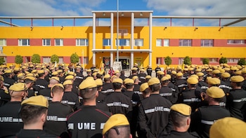 El batallón de la UME con sede en Morón se prepara para el posible envío de unidades a Venezuela para rescates