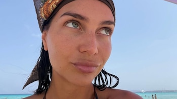 Zaira Nara realizó un topless en Formentera y un comentario de un seguidor generó debate: “¿Nunca vestida?"
