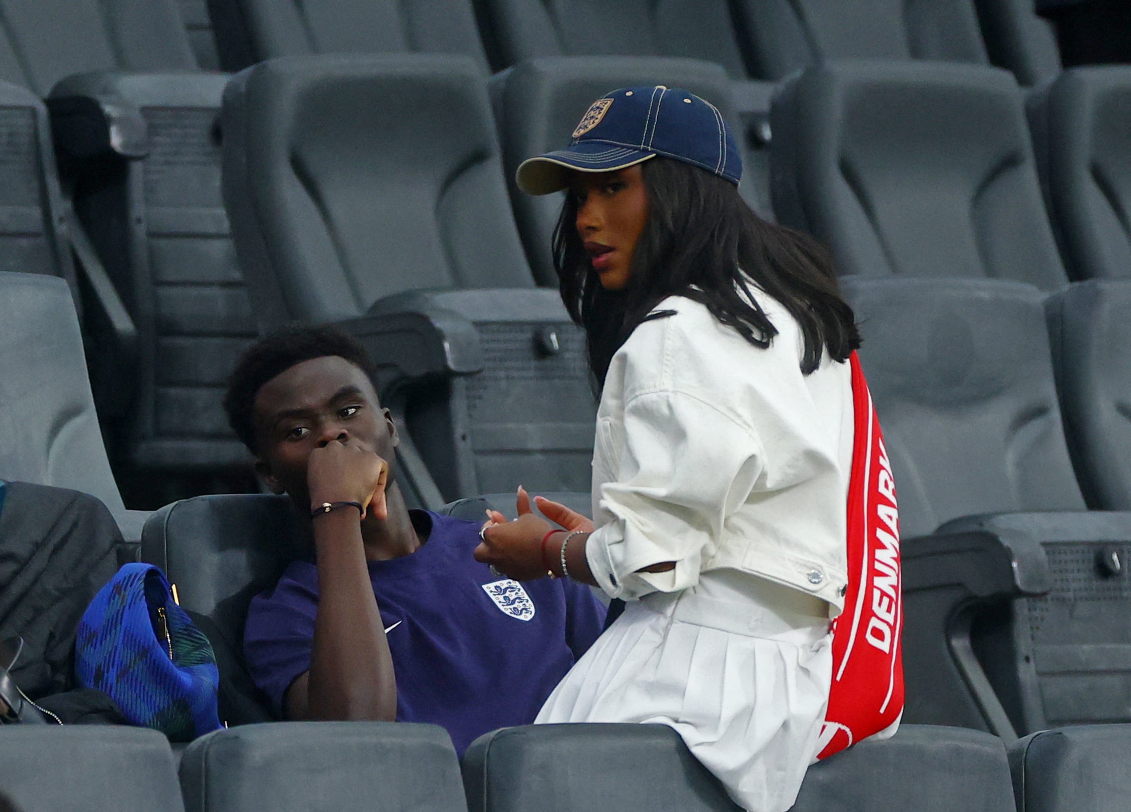 Tolami Benson afirmó que conoce un lado de Bukayo Saka distinto al ruido del fútbol, pese a la atención que recibe en Arsenal e Inglaterra (REUTERS/Lee Smith)