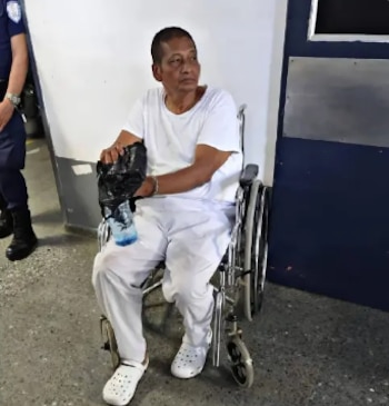 Previamente al traslado del apóstol Santiago a unas bartolinas en San Miguel, fue visto en el Hospital Nacional San Juan de Dios donde se le realizó un chequeo médico./ La Tribuna