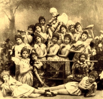 Alumnas de la Escuela Imperial