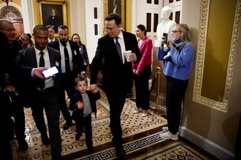 Elon Musk salió de la