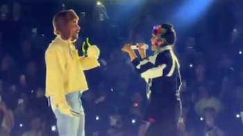 Bad Bunny y Julieta Venegas