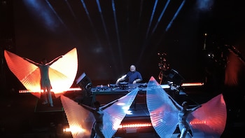 Una multitud participó del show del cura DJ en Plaza de Mayo en homenaje al papa Francisco