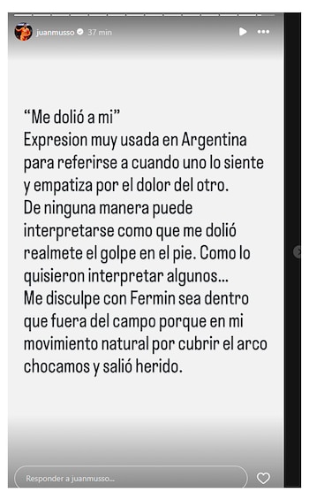 Captura de pantalla de una historia de Instagram de Juan Musso con texto blanco sobre fondo gris, explicando una expresión argentina y disculpándose con Fermín