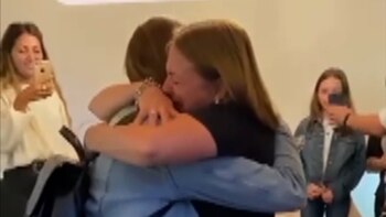 El abrazo más conmovedor entre