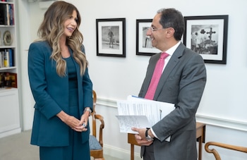Kristi Noem y José Manuel Restrepo