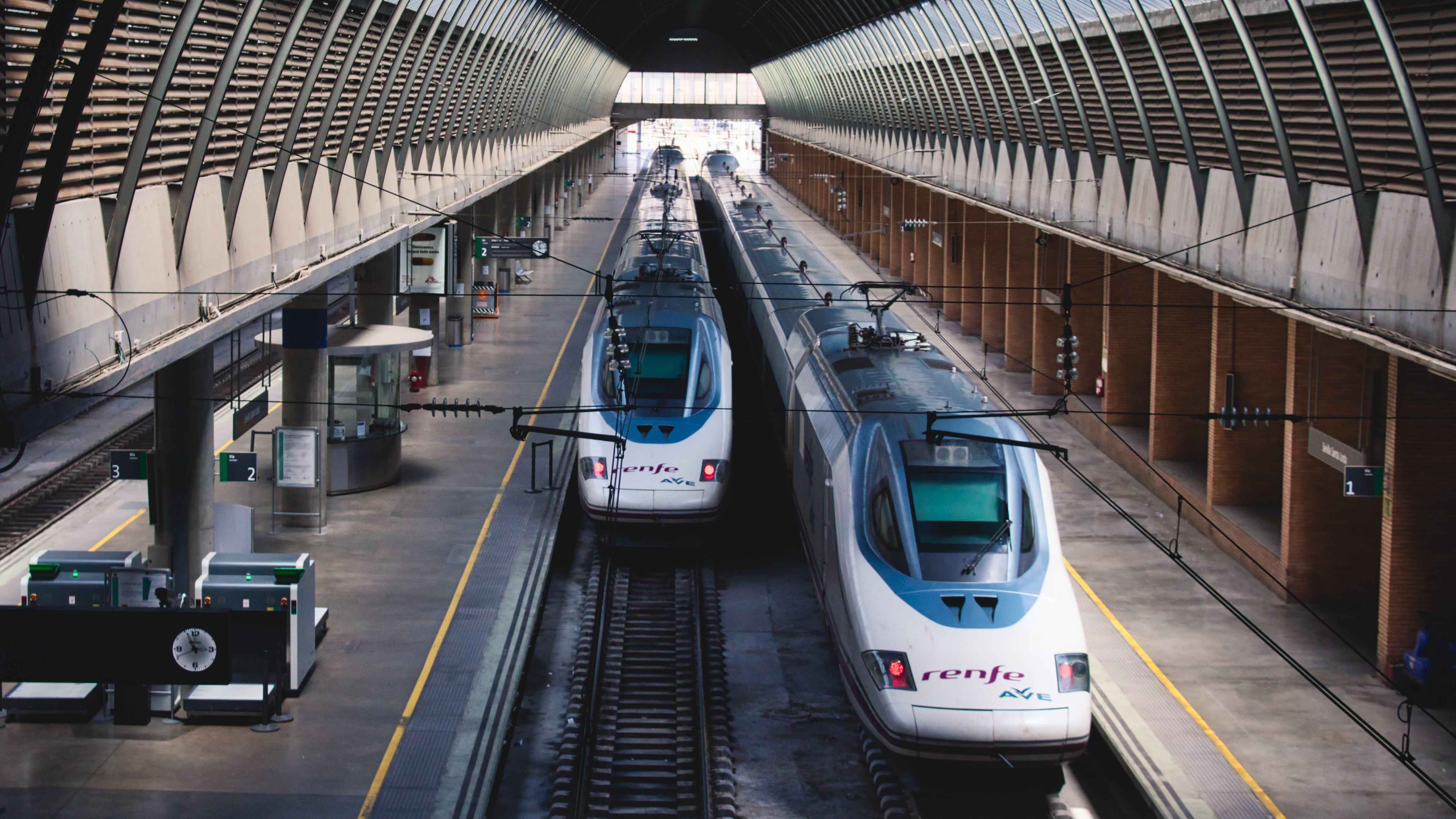 Ave Renfe (Adobe Stock).