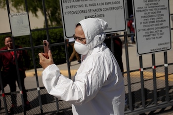 Susana Prieto afuera de las