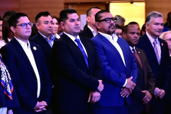 Entrega de pabellón a atletas salvadoreños que participarán en Juegos Centroamericanos y del Caribe 2026
