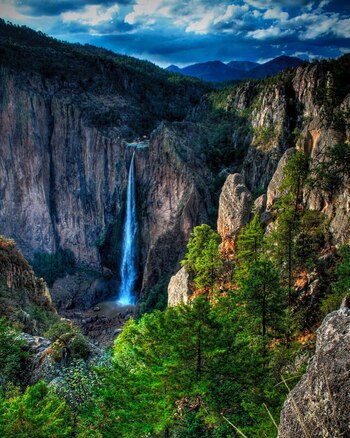 Foto de la CascadaBasaseachi desde