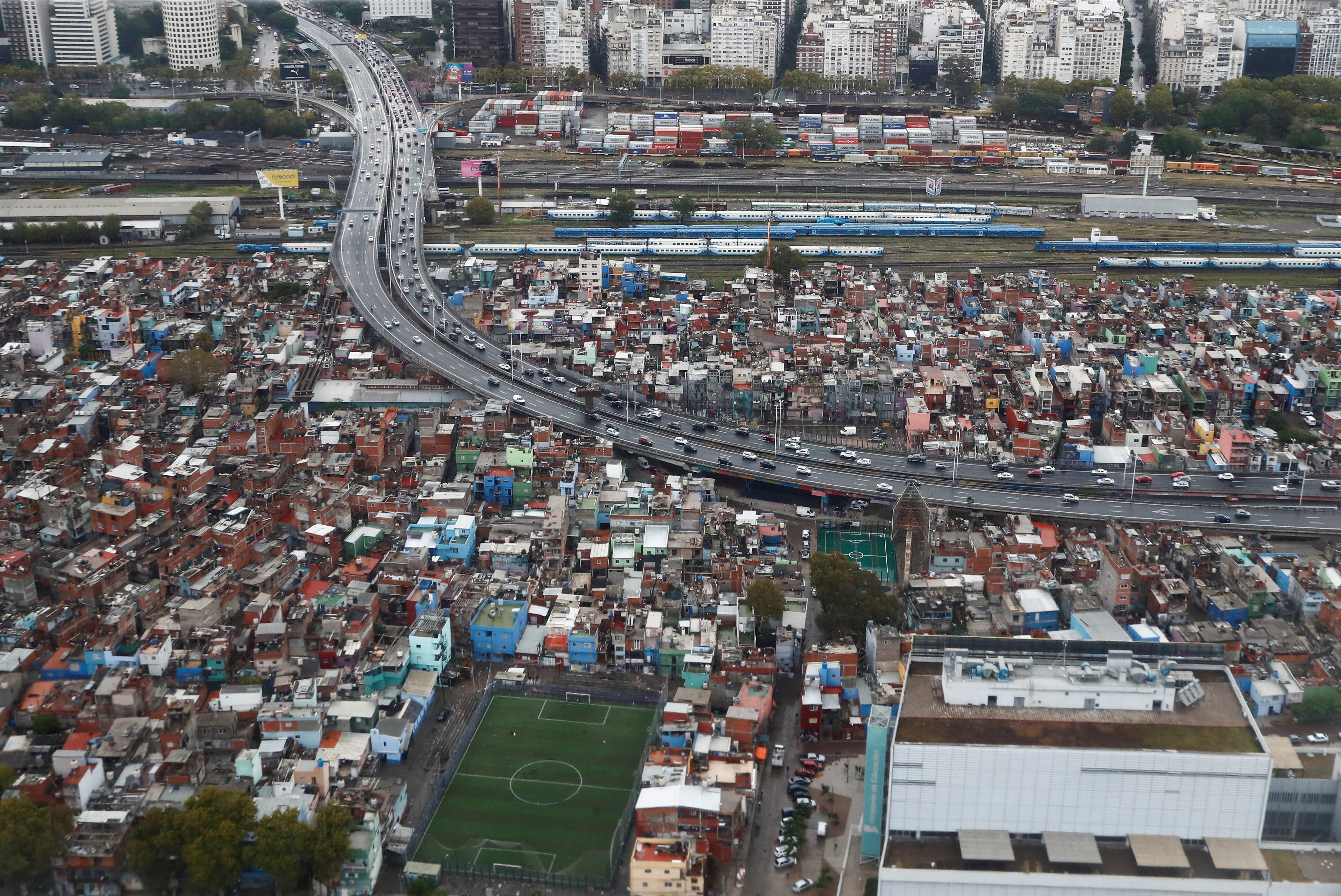 Según Indec, en el país hay aproximadamente 17,8 millones de viviendas particulares. A su vez, la mitad de esos hogares, es decir, unos 8,9 millones, tienen niños o adolescentes (Foto: Reuters)