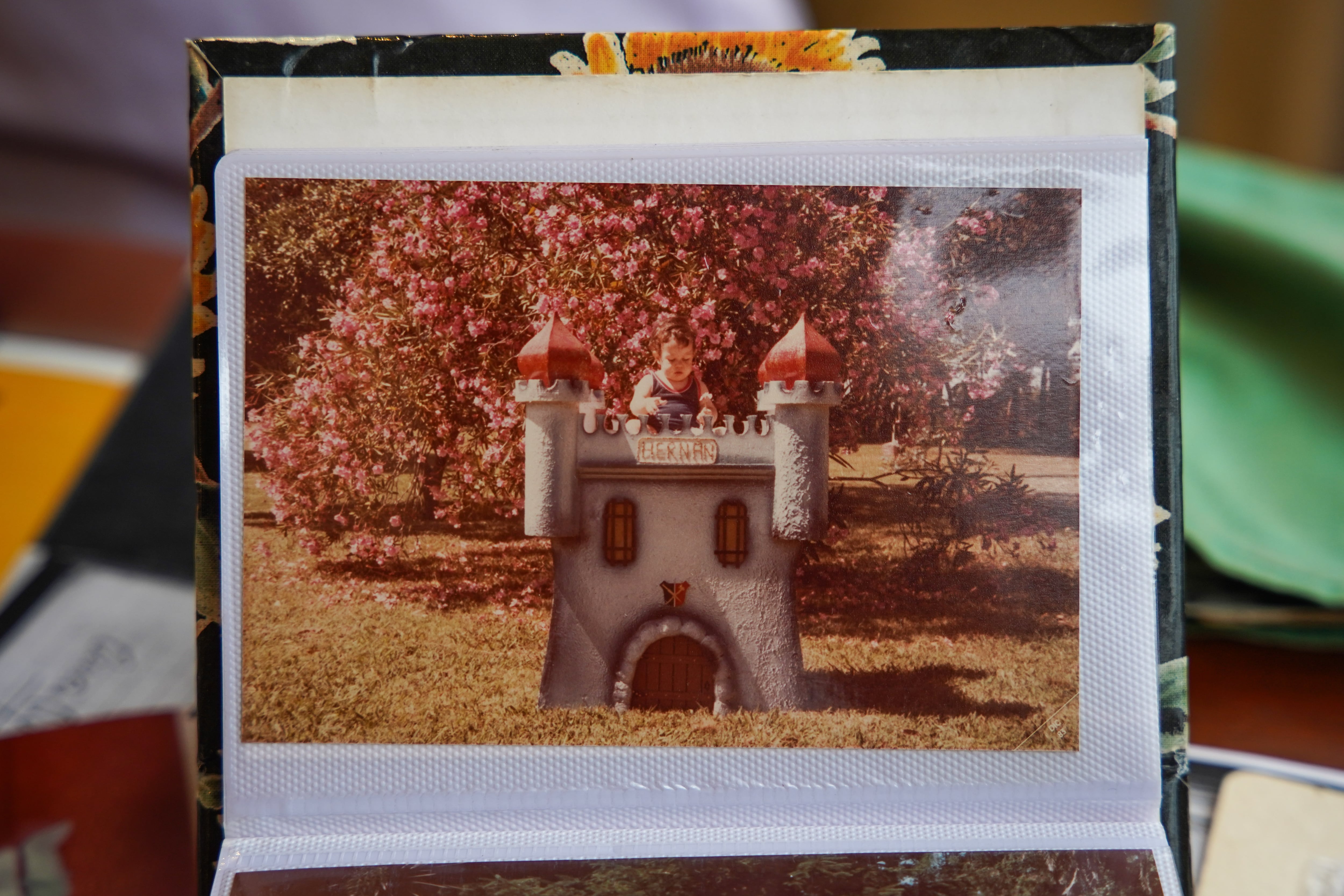 “Creo que la cantidad de regalos y lujos con los que me llenaron mis apropiadores fue una forma de aplacar la culpa”, sostiene (Foto/RSFotos)