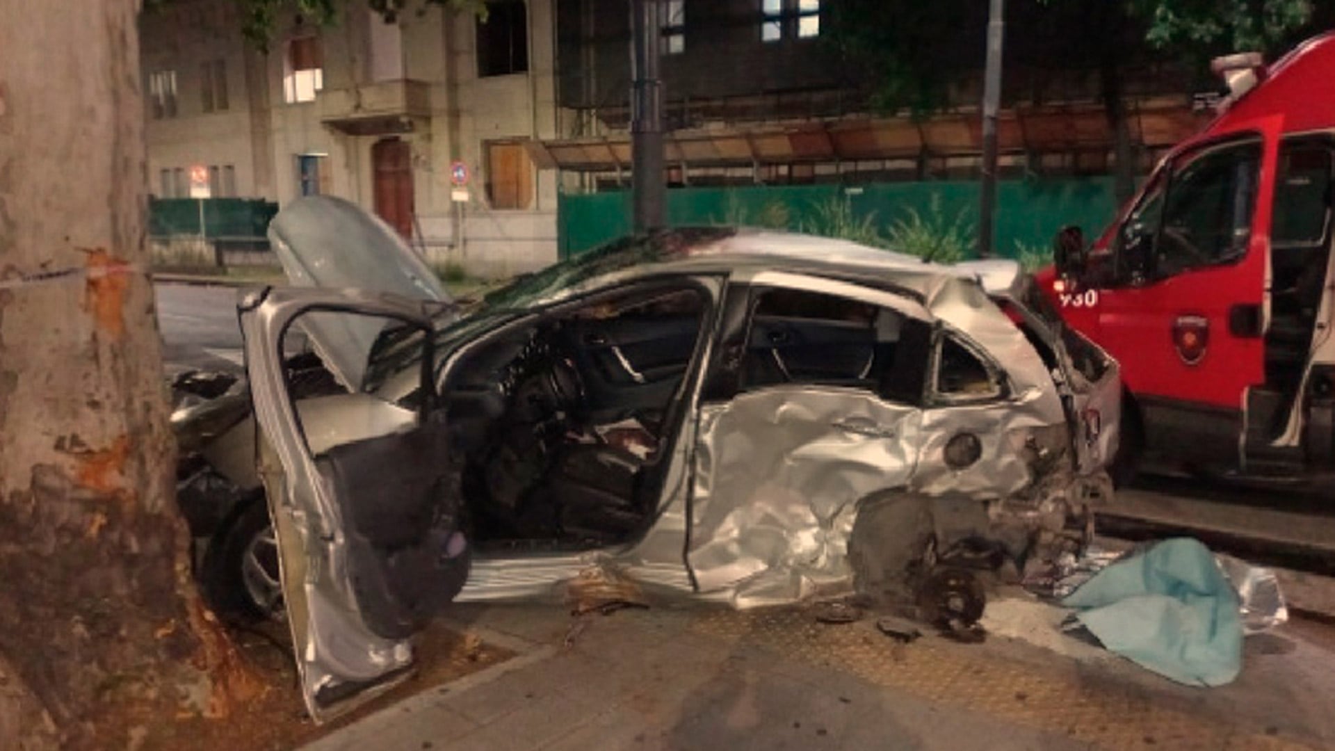 Así quedó el auto en el que viajaban las jóvenes