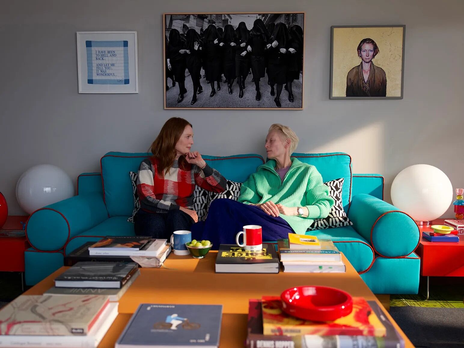 Julianne Moore y Tilda Swinton en una escena de 