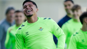 ‘Cucho’ Hernández anunció el nacimiento de su segundo hijo, antes de iniciar el Mundial de 2026