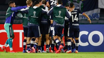 Gimnasia vence a Colón en el partido de desempate y lo condena al descenso