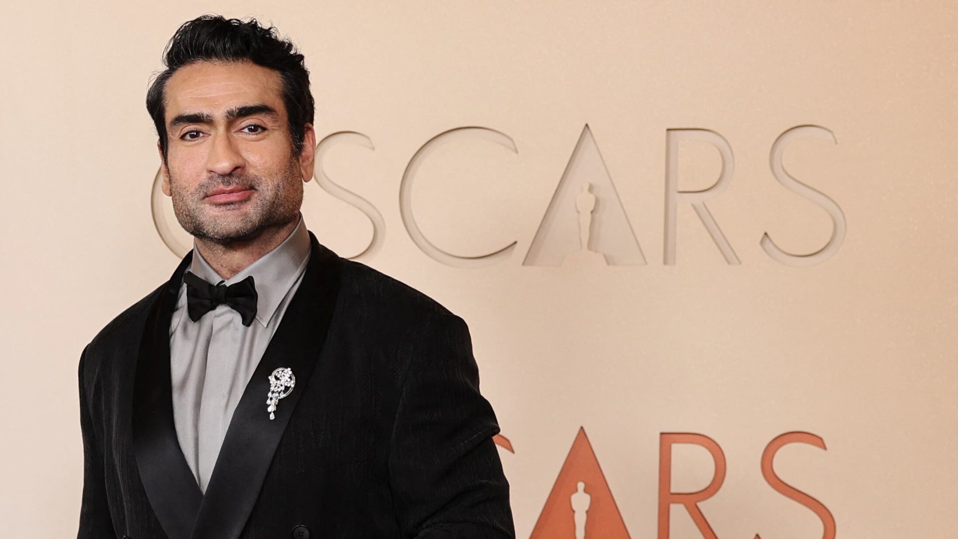 Kumail Nanjiani destapa cómo es realmente convivir con el elenco de The White Lotus. (Reuters)