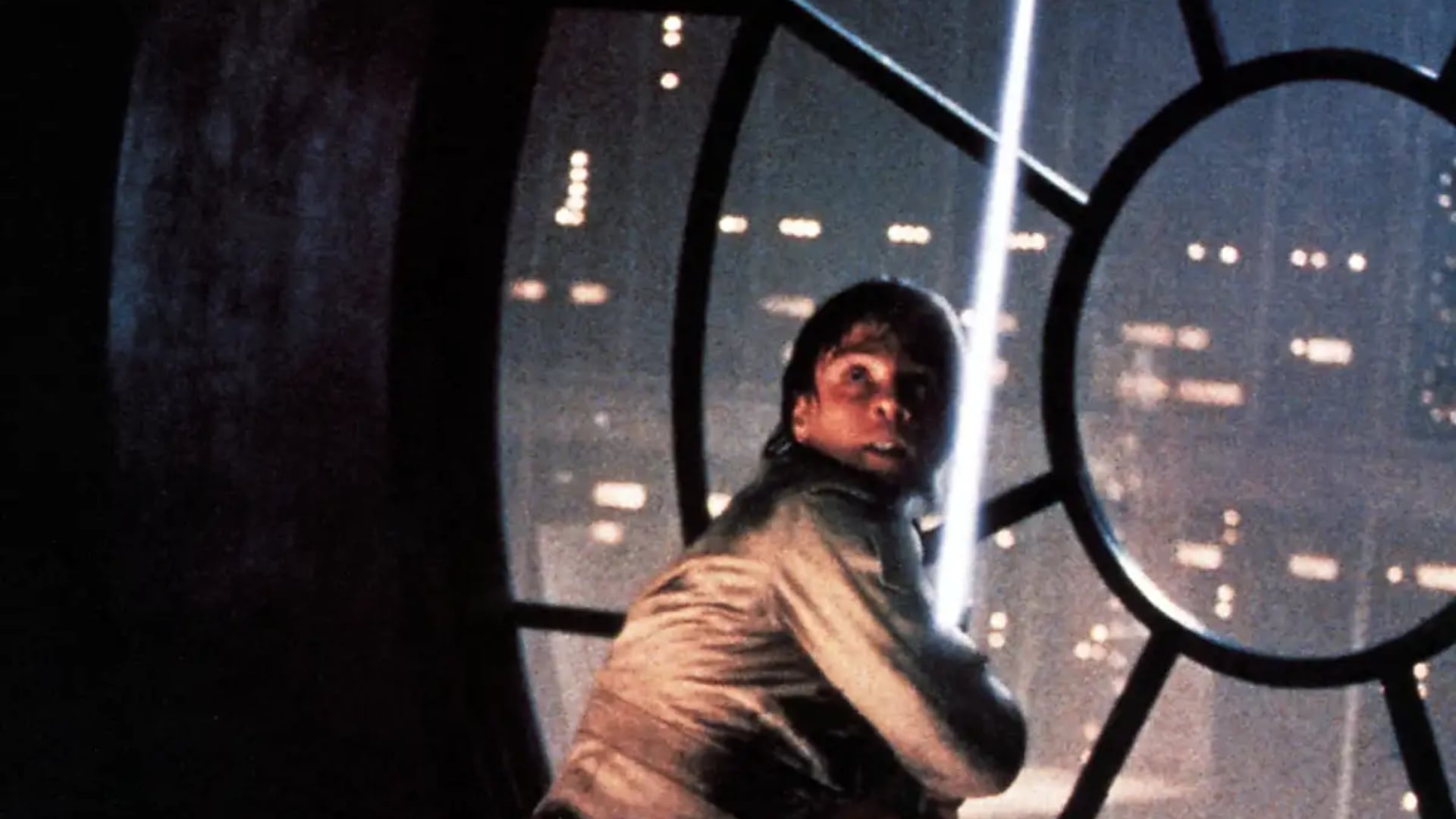 ‘Star Wars’: un sable de luz de Luke Skywalker fue subastado por una cifra histórica
