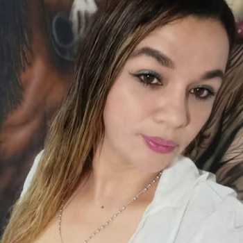 La mujer de 42 años, al parecer, fue atacada con un cuchillo. Fue hallada sin vida en su apartamento - crédito @OjosDeBuga/X