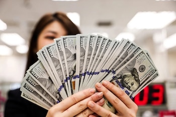A pesar de la baja reportada este miércoles, el dólar todavía conserva un incremento acumulado en lo que va del año