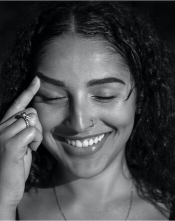 Las cejas tupidas y naturales