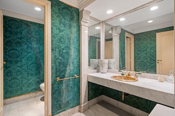 Casa Franco Macri en Barrio Parque - Casa Salvadori