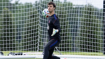 Diego Kochen entrenándose con la selección de Estados Unidos bajo la supervisión de Mauricio Pochettino. - Crédito: AFP