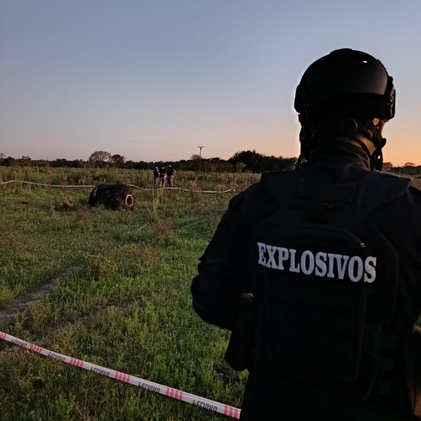 Vecinos de Campo Rossi alertaron a los bomberos sobre la aparición de un artefacto que según hipótesis habría caído del cielo durante las últimas horas