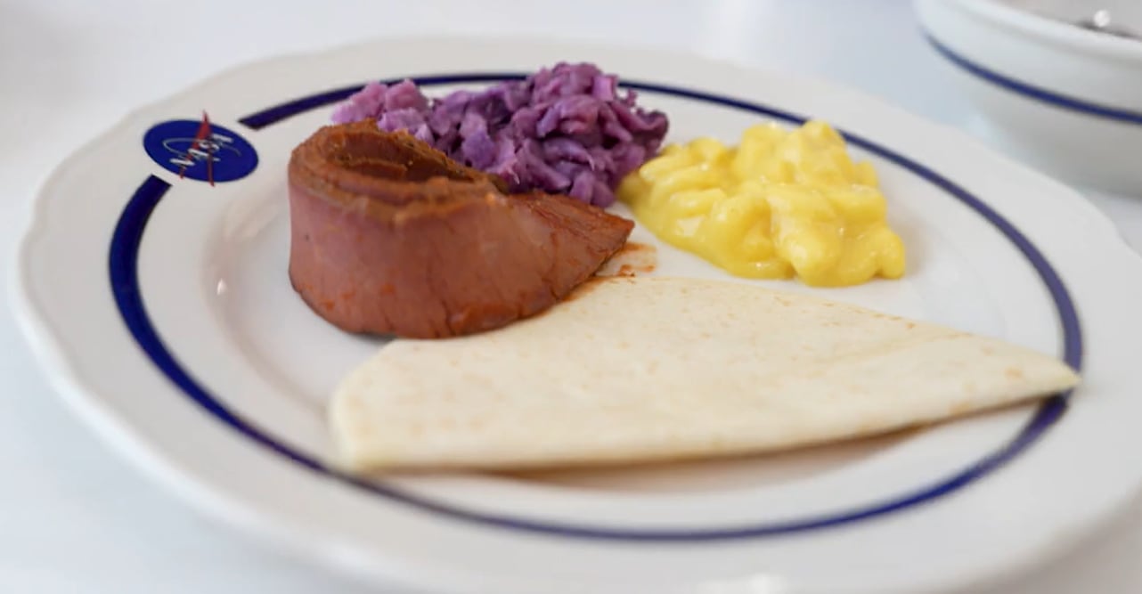 Un plato desarrollado por la NASA para pruebas de alimentación en misiones espaciales