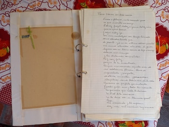 Adrián todavía atesora las cartas