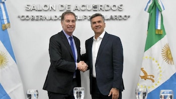 El jefe de Gabinete, Diego Santilli, junto al gobernador radical Leandro Zdero