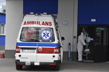 As consequências de um assalto a um hospital polaco. (Europa Press/PIOTR TWARDYSKO-WIERZBICKI)
