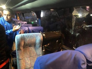 Los pasajeros del autobús pidieron ayuda después de los disparos al advertir que uno de los ocupantes había resultado lesionado. (Cortesía HRN)