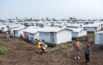 Niños en el campamento de