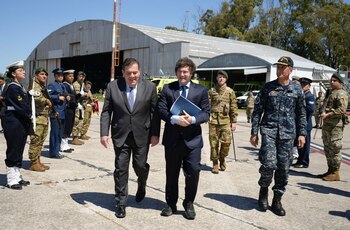 Milei con el intendente local,