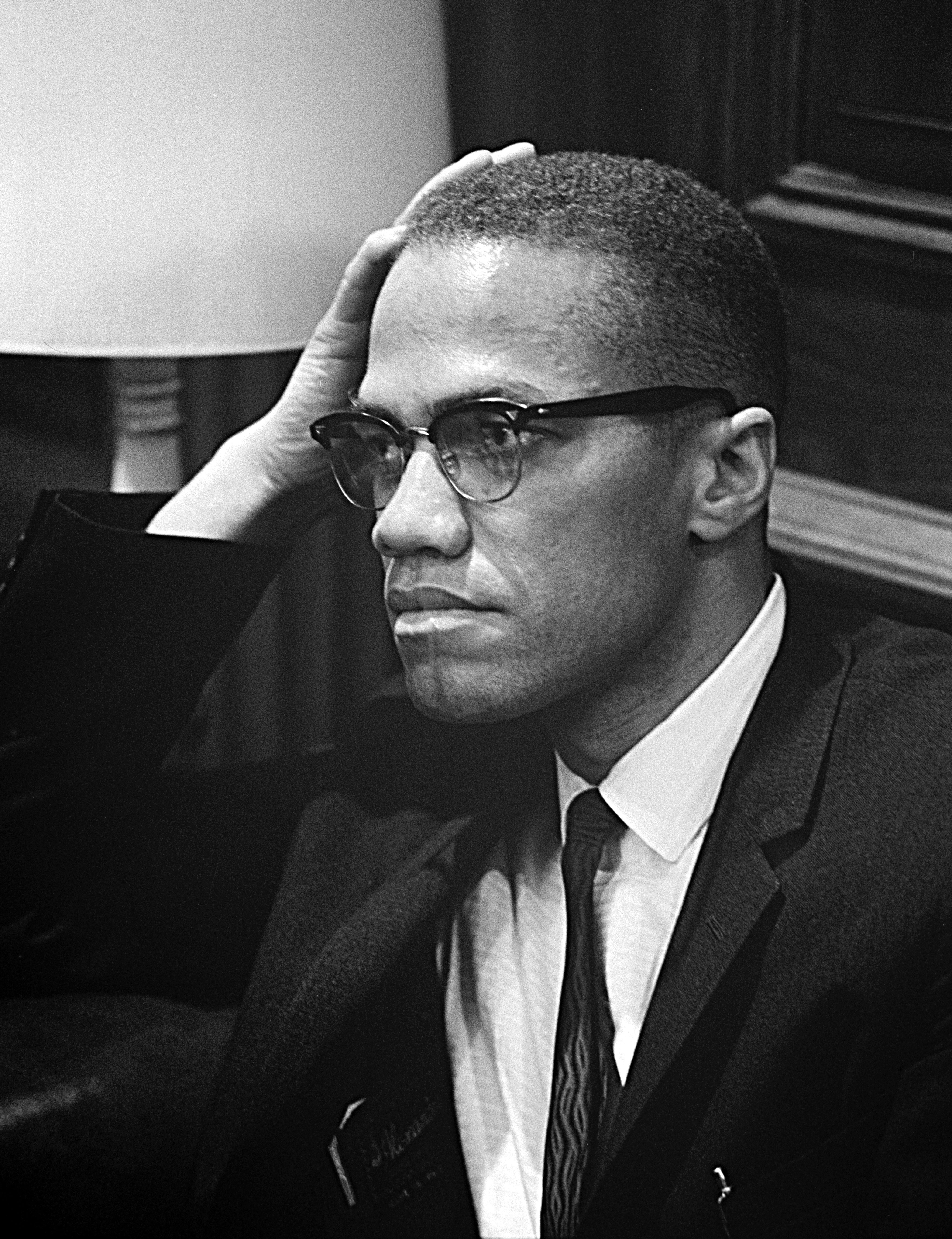 Una semana antes de que Malcolm X fuera baleado le habían incendiado su casa