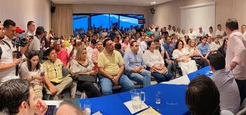 Germán Vargas Lleras en reunión