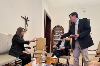 El encuentro en el Vaticano de la funcionaria y el cardenal canadiense