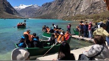 Rodeada de imponentes montañas, la