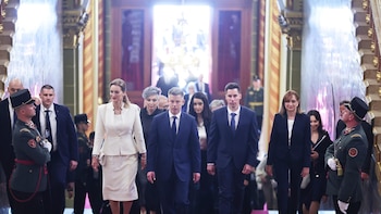 Magyar asume la jefatura del Gobierno húngaro entre felicitaciones de la UE