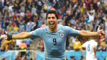 Luis Suárez festejando el gol