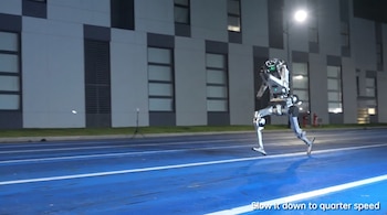 Más rápido que un récord mundial: el impactante vídeo del robot Superman corriendo a 45 km/h - Unitree