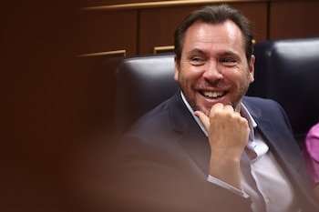 El ministro de Transportes y Movilidad Sostenible, Óscar Puente, durante una sesión plenaria en el Congreso. (Eduardo Parra / Europa Press)
