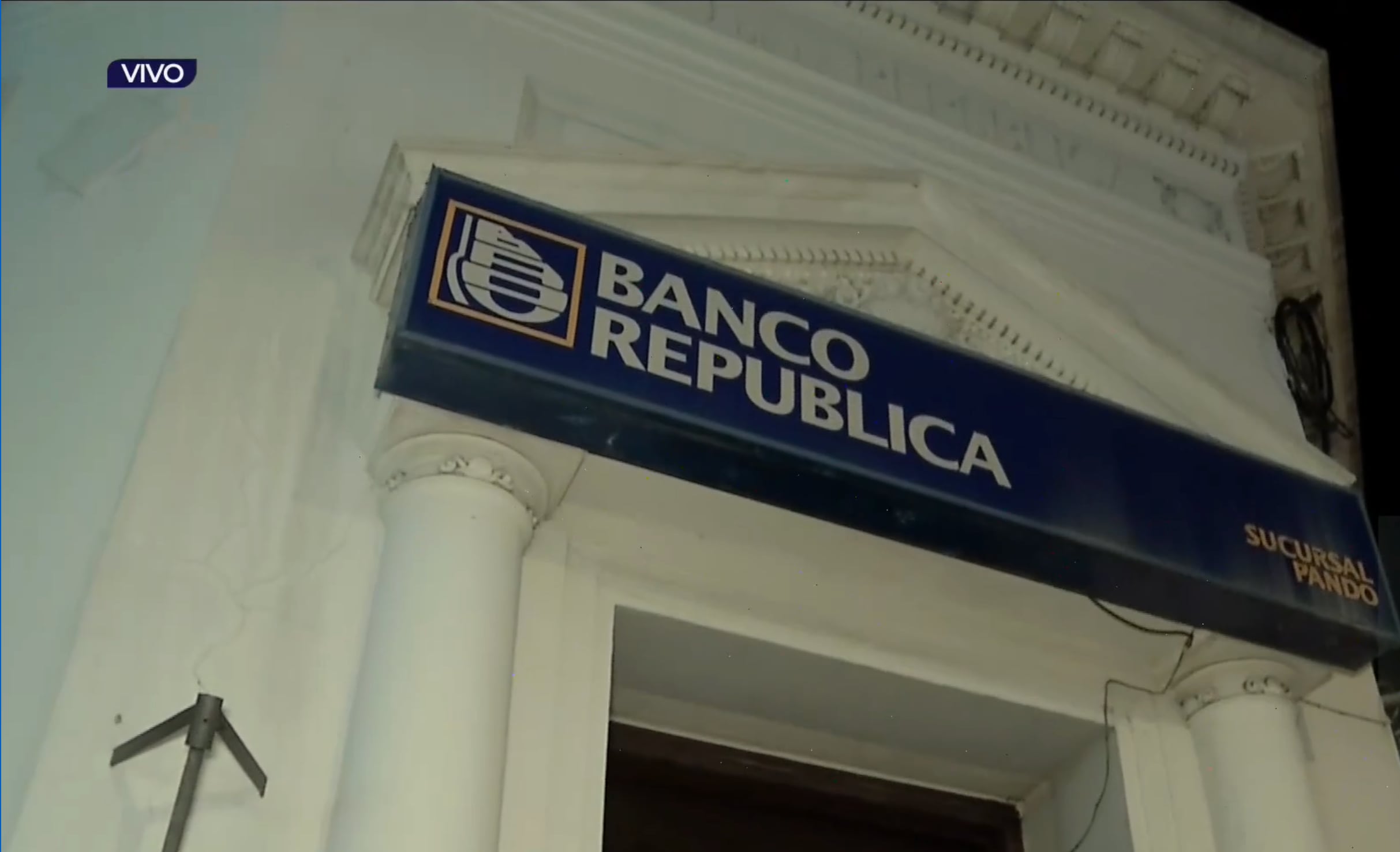 Sucursal del Banco República de Pando fue robada (Captura Subrayado/Canal 10)